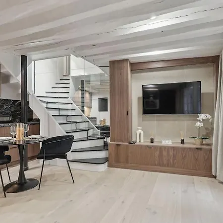 Appartement Duplex Parisien Pres Du Louvre Paris